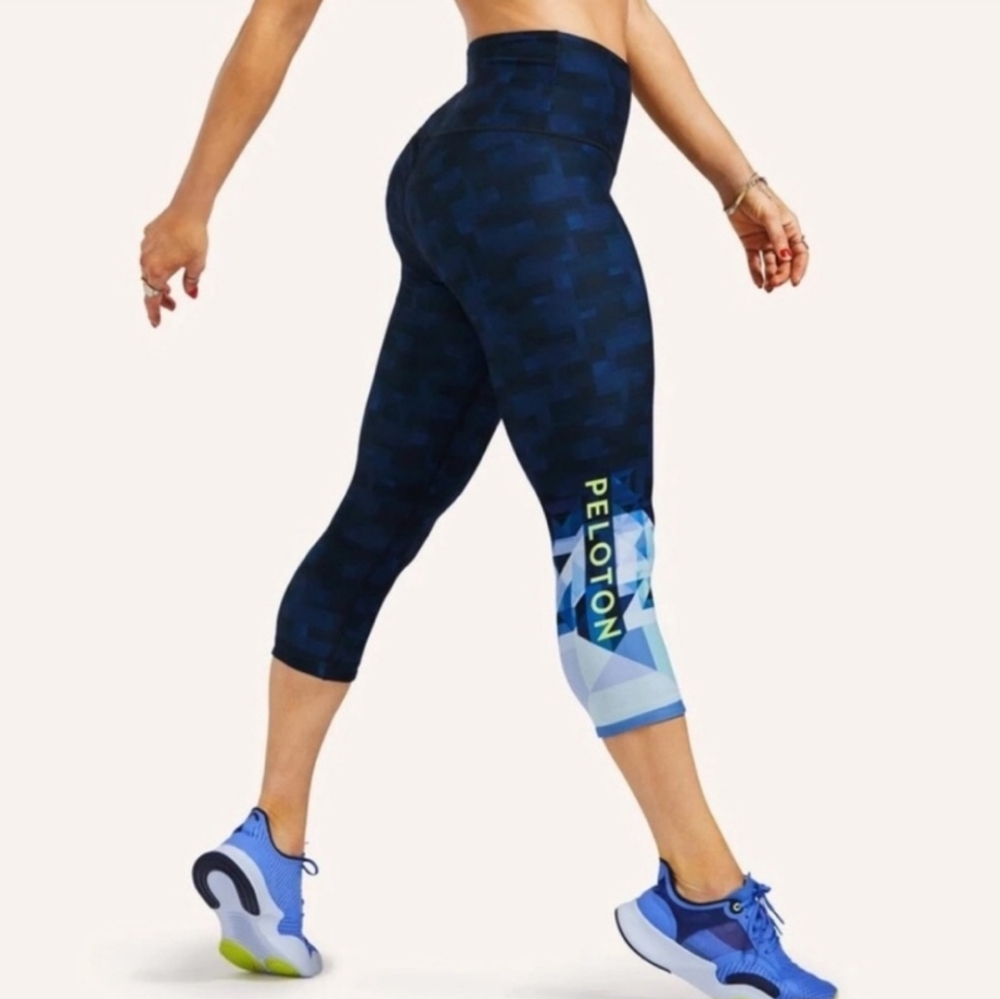 Peloton Bowie High Waist Capri Reversible pyramid sz M - Picture 3 of 16